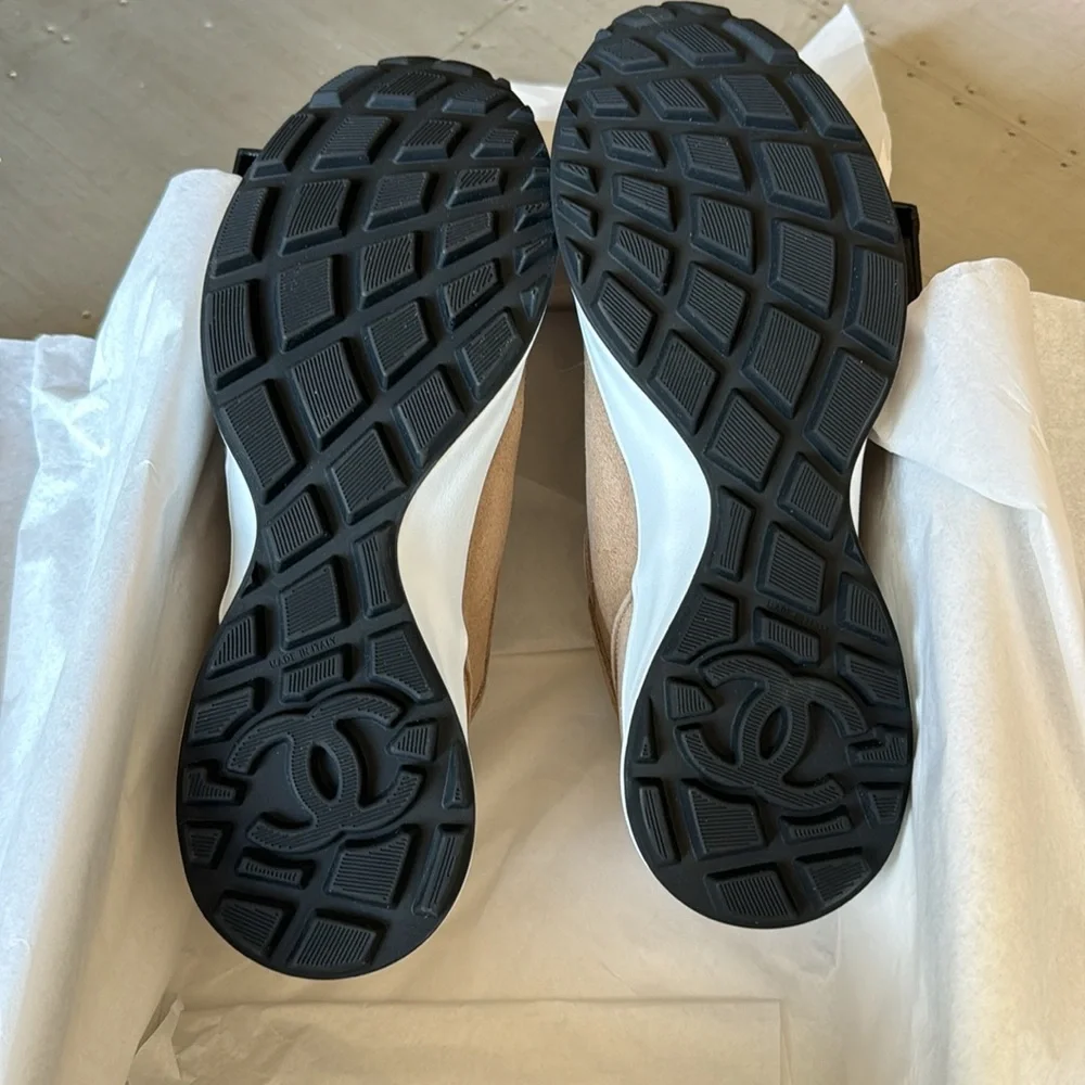 Chanel 21p beige dark suede goatskin sneaker trainer flat sz 38